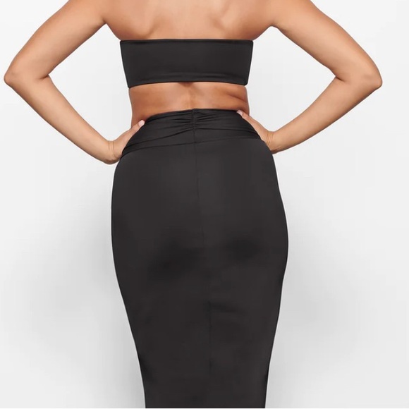 NWT SKIMS Signature Swim Bandeau Bikini Swim Black Onyx Swim Top M - Picture 3 of 9